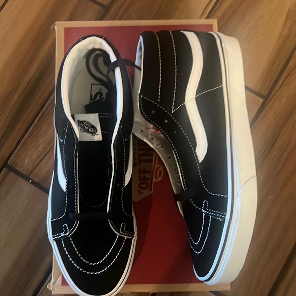 New in box vans Sk8 mod men’s size 10.5